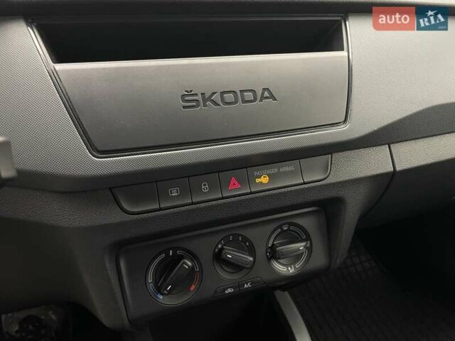 Білий Шкода Фабія, об'ємом двигуна 1 л та пробігом 61 тис. км за 9364 $, фото 12 на Automoto.ua