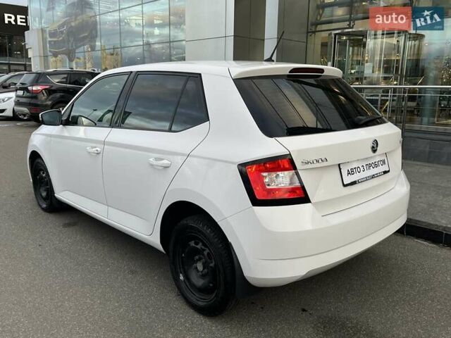 Білий Шкода Фабія, об'ємом двигуна 1 л та пробігом 170 тис. км за 6586 $, фото 7 на Automoto.ua