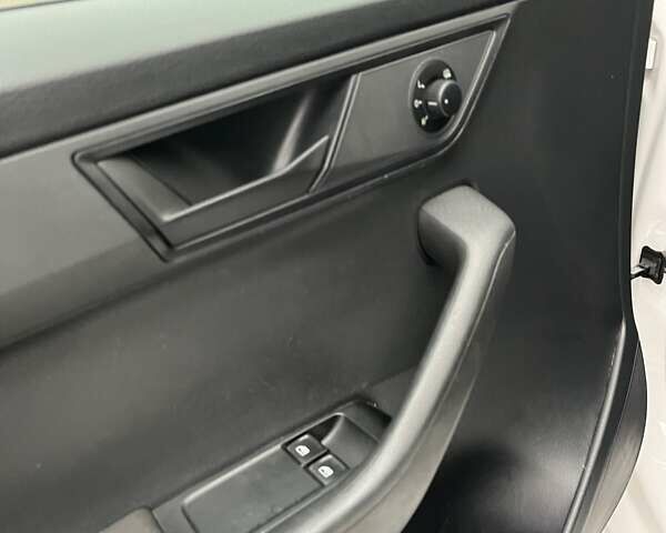 Білий Шкода Фабія, об'ємом двигуна 1 л та пробігом 206 тис. км за 6641 $, фото 14 на Automoto.ua