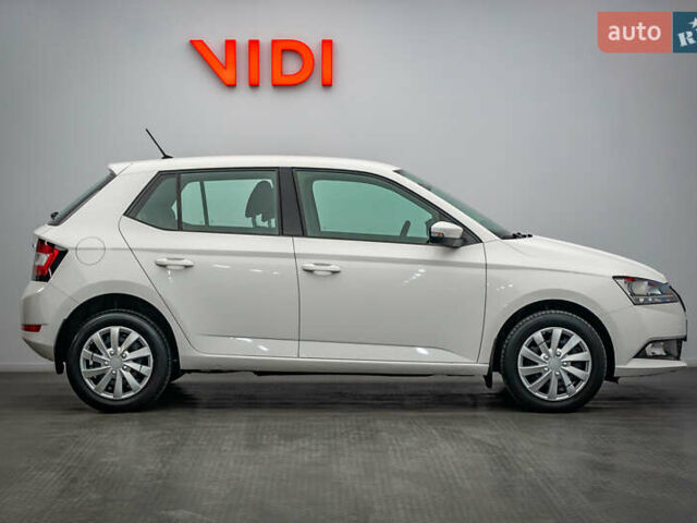 Белый Шкода Фабия, объемом двигателя 1 л и пробегом 82 тыс. км за 8434 $, фото 3 на Automoto.ua