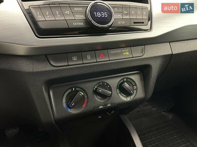 Белый Шкода Фабия, объемом двигателя 1 л и пробегом 97 тыс. км за 8131 $, фото 10 на Automoto.ua