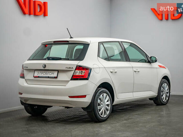 Белый Шкода Фабия, объемом двигателя 1 л и пробегом 98 тыс. км за 7436 $, фото 1 на Automoto.ua