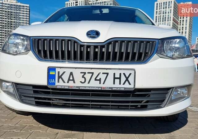 Белый Шкода Фабия, объемом двигателя 1 л и пробегом 113 тыс. км за 9200 $, фото 7 на Automoto.ua