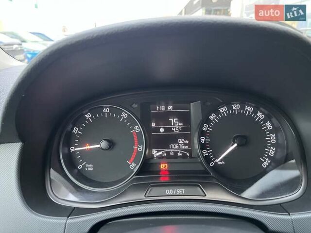 Білий Шкода Фабія, об'ємом двигуна 1 л та пробігом 170 тис. км за 6586 $, фото 21 на Automoto.ua