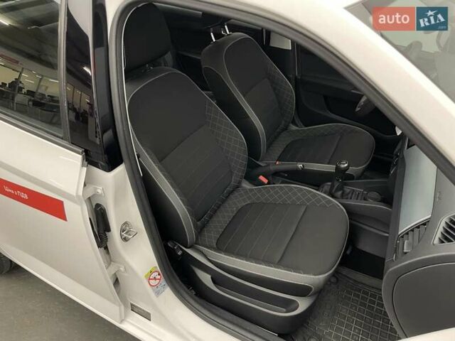 Белый Шкода Фабия, объемом двигателя 1 л и пробегом 97 тыс. км за 8131 $, фото 12 на Automoto.ua