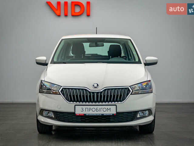 Белый Шкода Фабия, объемом двигателя 1 л и пробегом 82 тыс. км за 8434 $, фото 4 на Automoto.ua
