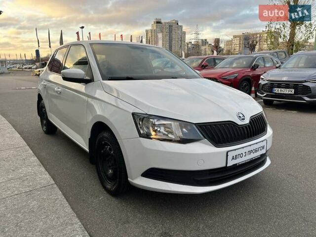 Білий Шкода Фабія, об'ємом двигуна 1 л та пробігом 170 тис. км за 6586 $, фото 3 на Automoto.ua