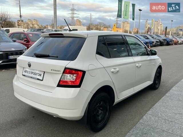 Білий Шкода Фабія, об'ємом двигуна 1 л та пробігом 170 тис. км за 6586 $, фото 5 на Automoto.ua