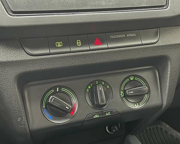 Білий Шкода Фабія, об'ємом двигуна 1 л та пробігом 206 тис. км за 6641 $, фото 17 на Automoto.ua