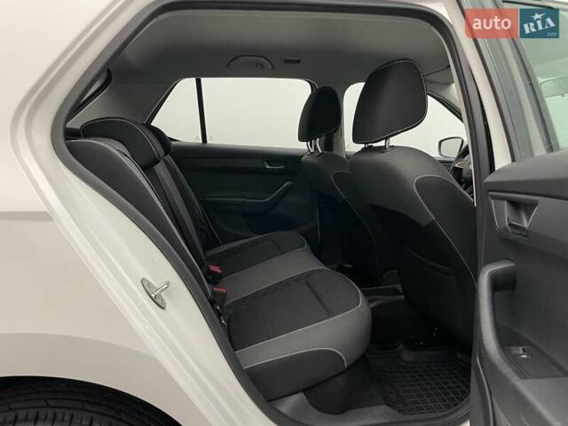 Белый Шкода Фабия, объемом двигателя 1 л и пробегом 97 тыс. км за 8131 $, фото 13 на Automoto.ua