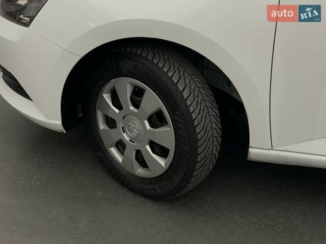 Білий Шкода Фабія, об'ємом двигуна 1 л та пробігом 61 тис. км за 9364 $, фото 7 на Automoto.ua