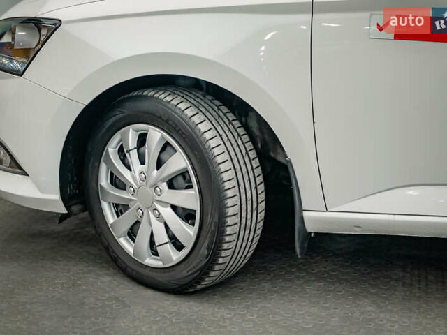 Белый Шкода Фабия, объемом двигателя 1 л и пробегом 82 тыс. км за 8434 $, фото 7 на Automoto.ua