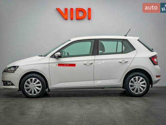 Белый Шкода Фабия, объемом двигателя 1 л и пробегом 82 тыс. км за 8434 $, фото 2 на Automoto.ua