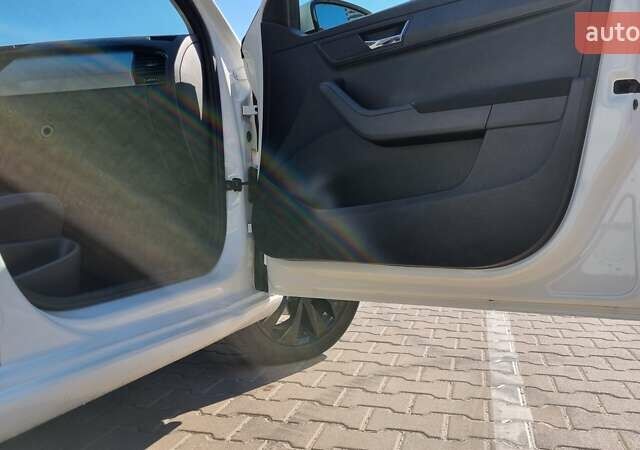 Белый Шкода Фабия, объемом двигателя 1 л и пробегом 113 тыс. км за 9200 $, фото 14 на Automoto.ua