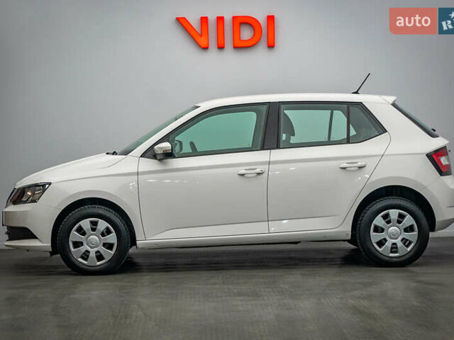 Белый Шкода Фабия, объемом двигателя 1 л и пробегом 70 тыс. км за 8553 $, фото 2 на Automoto.ua