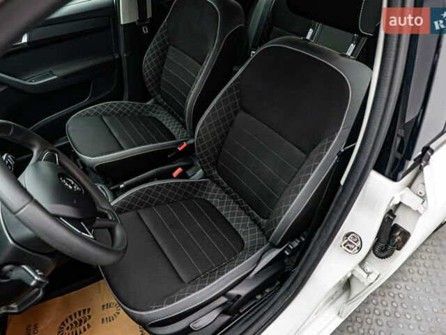 Белый Шкода Фабия, объемом двигателя 1 л и пробегом 82 тыс. км за 8434 $, фото 8 на Automoto.ua