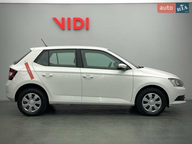 Білий Шкода Фабія, об'ємом двигуна 1 л та пробігом 61 тис. км за 9364 $, фото 3 на Automoto.ua