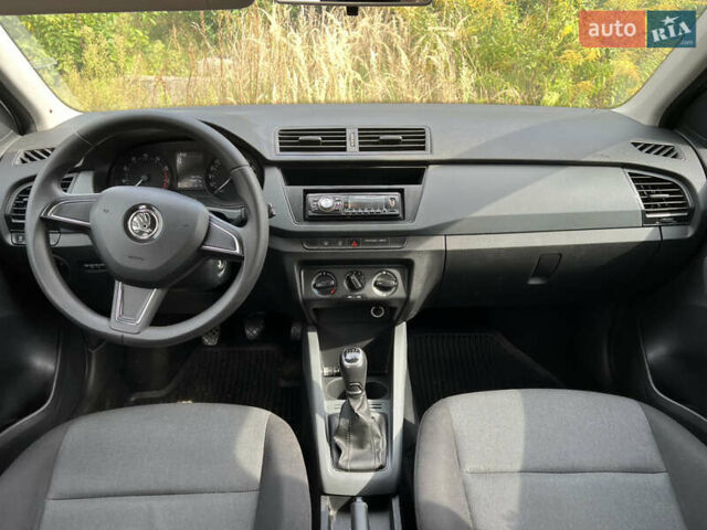Білий Шкода Фабія, об'ємом двигуна 1 л та пробігом 148 тис. км за 7600 $, фото 5 на Automoto.ua