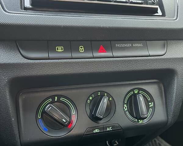 Білий Шкода Фабія, об'ємом двигуна 1 л та пробігом 170 тис. км за 6586 $, фото 19 на Automoto.ua