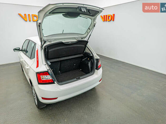 Белый Шкода Фабия, объемом двигателя 1 л и пробегом 95 тыс. км за 7590 $, фото 6 на Automoto.ua