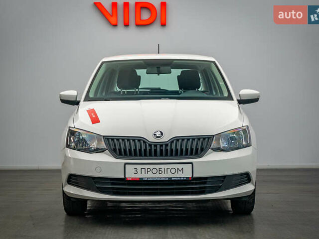 Белый Шкода Фабия, объемом двигателя 1 л и пробегом 70 тыс. км за 8553 $, фото 4 на Automoto.ua