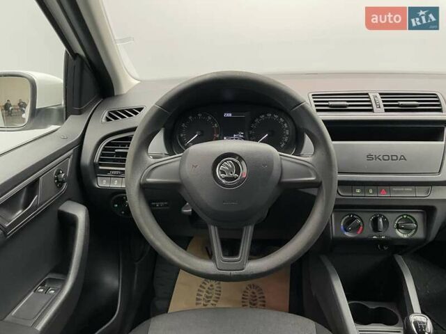Белый Шкода Фабия, объемом двигателя 1 л и пробегом 84 тыс. км за 7932 $, фото 9 на Automoto.ua