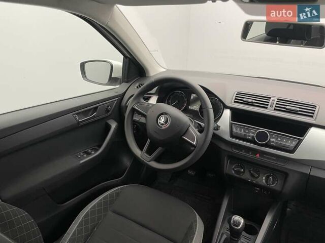 Белый Шкода Фабия, объемом двигателя 1 л и пробегом 97 тыс. км за 8131 $, фото 7 на Automoto.ua