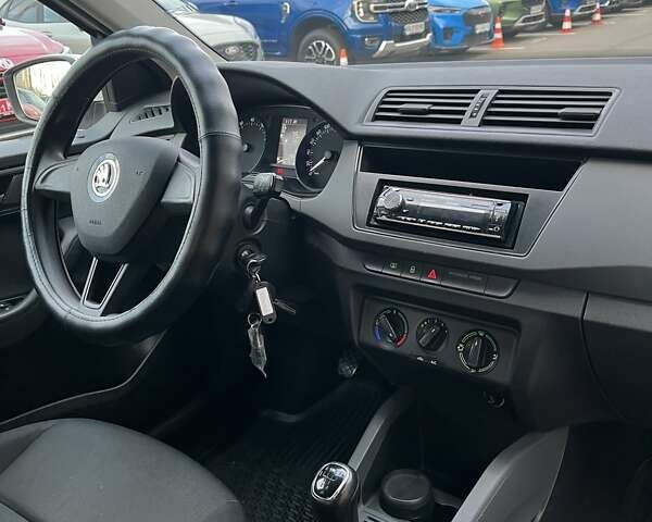 Білий Шкода Фабія, об'ємом двигуна 1 л та пробігом 170 тис. км за 6586 $, фото 13 на Automoto.ua