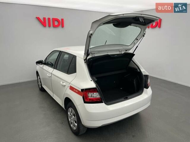 Белый Шкода Фабия, объемом двигателя 1 л и пробегом 44 тыс. км за 9327 $, фото 6 на Automoto.ua