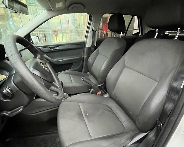 Білий Шкода Фабія, об'ємом двигуна 1 л та пробігом 206 тис. км за 6641 $, фото 16 на Automoto.ua