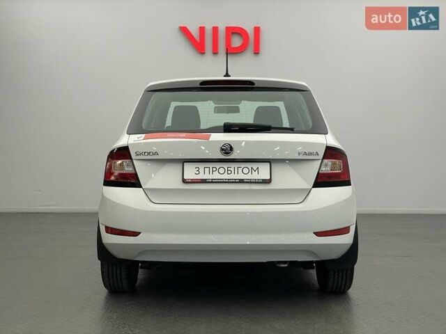 Белый Шкода Фабия, объемом двигателя 1 л и пробегом 97 тыс. км за 8131 $, фото 4 на Automoto.ua