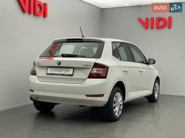 Белый Шкода Фабия, объемом двигателя 1 л и пробегом 97 тыс. км за 8131 $, фото 1 на Automoto.ua