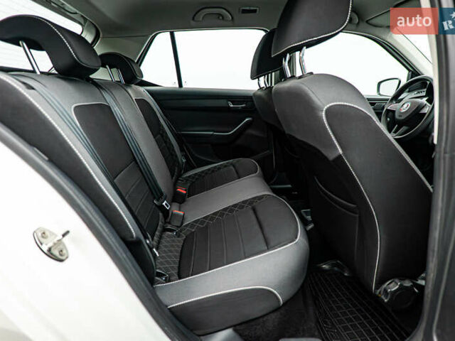 Белый Шкода Фабия, объемом двигателя 1 л и пробегом 82 тыс. км за 8434 $, фото 15 на Automoto.ua