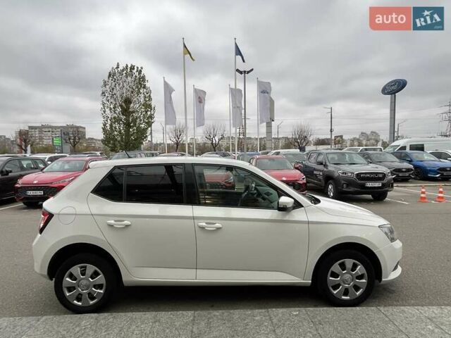 Білий Шкода Фабія, об'ємом двигуна 1 л та пробігом 206 тис. км за 6641 $, фото 4 на Automoto.ua