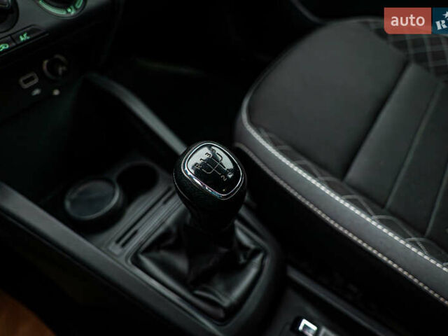 Белый Шкода Фабия, объемом двигателя 1 л и пробегом 98 тыс. км за 7436 $, фото 14 на Automoto.ua