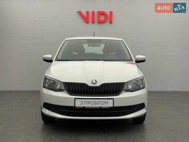 Белый Шкода Фабия, объемом двигателя 1 л и пробегом 44 тыс. км за 9327 $, фото 4 на Automoto.ua