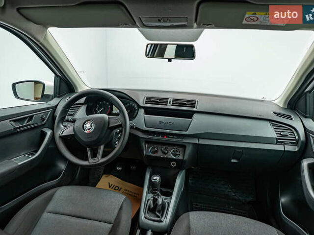 Белый Шкода Фабия, объемом двигателя 1 л и пробегом 70 тыс. км за 8553 $, фото 7 на Automoto.ua