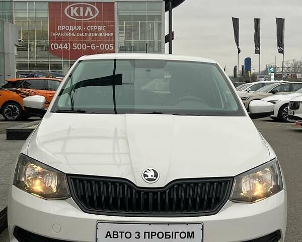 Білий Шкода Фабія, об'ємом двигуна 1 л та пробігом 206 тис. км за 6641 $, фото 2 на Automoto.ua