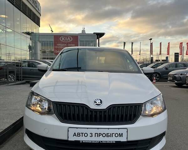 Білий Шкода Фабія, об'ємом двигуна 1 л та пробігом 170 тис. км за 6586 $, фото 2 на Automoto.ua