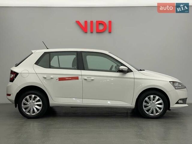 Белый Шкода Фабия, объемом двигателя 1 л и пробегом 97 тыс. км за 8131 $, фото 2 на Automoto.ua