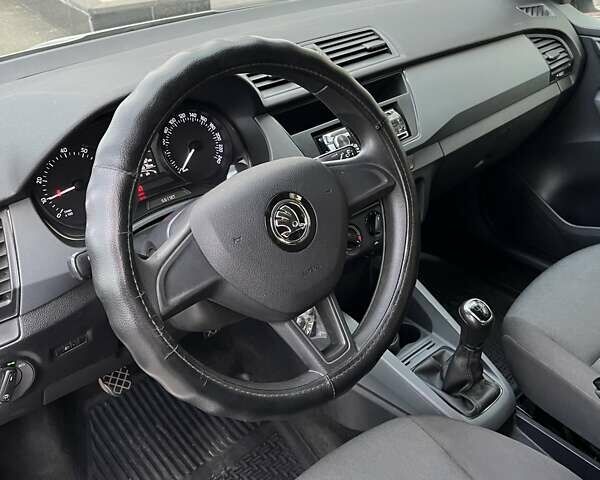 Білий Шкода Фабія, об'ємом двигуна 1 л та пробігом 170 тис. км за 6586 $, фото 14 на Automoto.ua