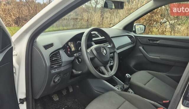 Білий Шкода Фабія, об'ємом двигуна 1 л та пробігом 140 тис. км за 6900 $, фото 6 на Automoto.ua