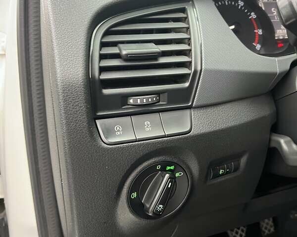 Білий Шкода Фабія, об'ємом двигуна 1 л та пробігом 206 тис. км за 6641 $, фото 15 на Automoto.ua