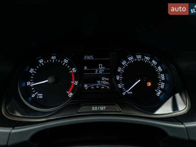 Белый Шкода Фабия, объемом двигателя 1 л и пробегом 70 тыс. км за 8553 $, фото 8 на Automoto.ua