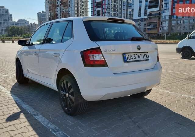 Белый Шкода Фабия, объемом двигателя 1 л и пробегом 113 тыс. км за 9200 $, фото 5 на Automoto.ua