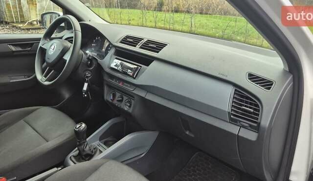 Білий Шкода Фабія, об'ємом двигуна 1 л та пробігом 140 тис. км за 6900 $, фото 10 на Automoto.ua