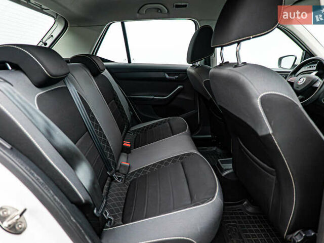 Белый Шкода Фабия, объемом двигателя 1 л и пробегом 95 тыс. км за 7590 $, фото 13 на Automoto.ua