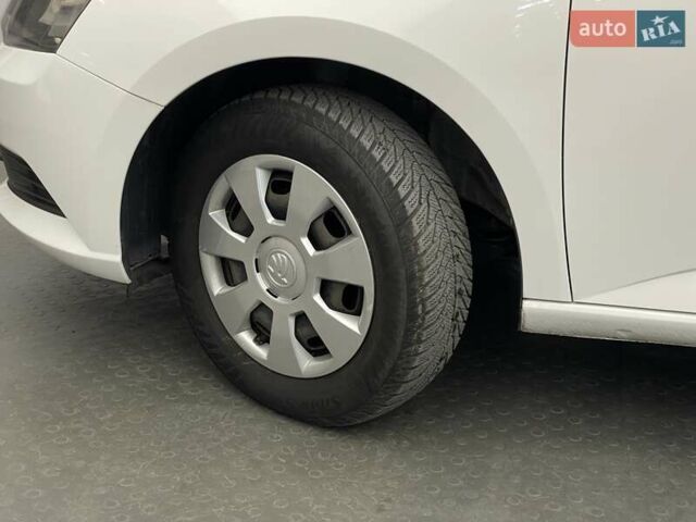 Белый Шкода Фабия, объемом двигателя 1 л и пробегом 44 тыс. км за 9327 $, фото 7 на Automoto.ua