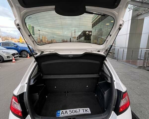 Білий Шкода Фабія, об'ємом двигуна 1 л та пробігом 170 тис. км за 6586 $, фото 10 на Automoto.ua