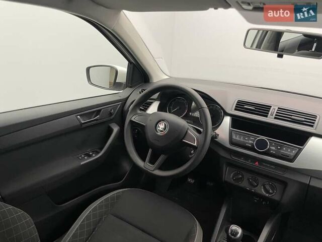 Шкода Фабия 2018 в Киеве на Automoto.ua Белый Шкода Фабия, объемом двигателя 1 л и пробегом 93 тыс. км за 8415 $, фото 9 на Automoto.ua